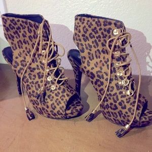 ASHLEY STEWART Suede Stiletto Heels 9w BRN/BLK Lace Up.